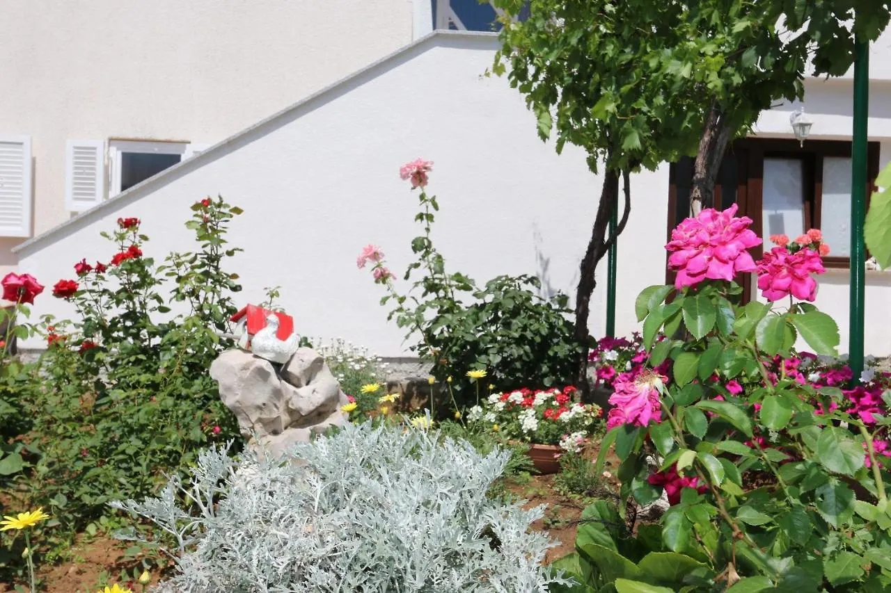 Apartments Brusic Ana Silo