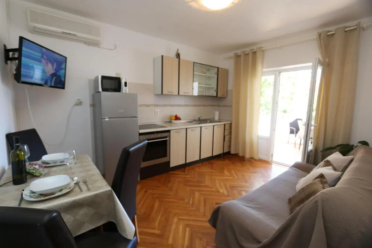 Apartments Brusic Ana Silo  0*, Silo (Krk) Croatia