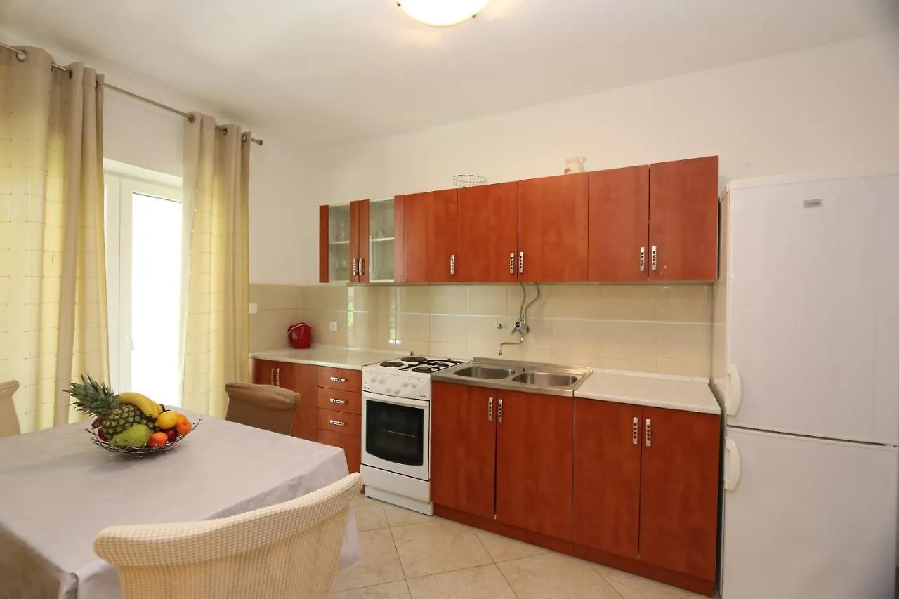 Apartments Brusic Ana Silo