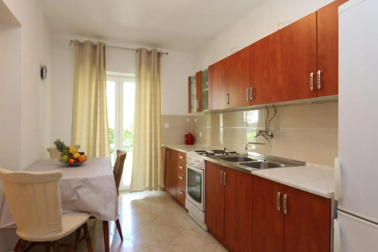 Apartments Brusic Ana Silo