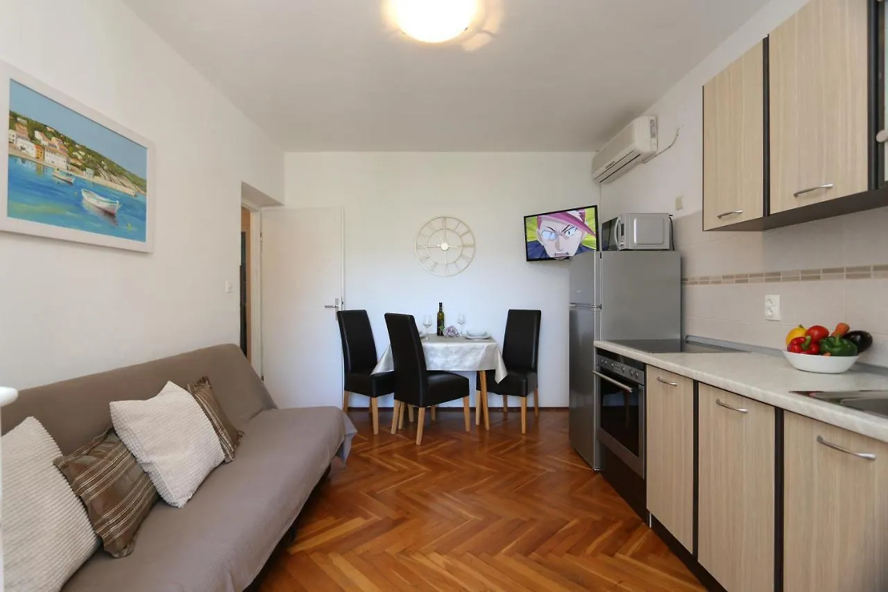 Apartments Brusic Ana Silo